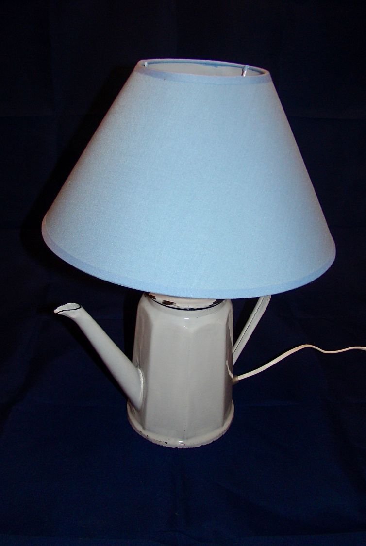 Lampe Alte Kaffeekanne aus emailliertem Blech