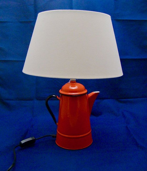 Lampe Rote Kaffeekanne, alt, aus emailliertem Blech