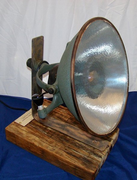 PROJECTEUR INDUSTRIEL VINTAGE RECYCL&Eacute;