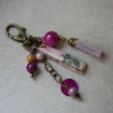 Schlüsselanhänger Taschenschmuck Perlen Fuchsia mit violettem Pompon