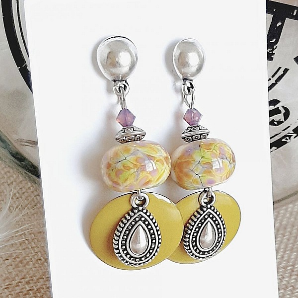 designer orignales ohrringe in s&auml;urefarbenem anisgr&uuml;n und tropfen aus altsilber