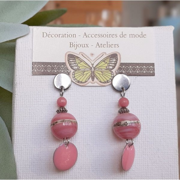 boucles d'oreilles pour oreilles perc&eacute;es rose guimauve