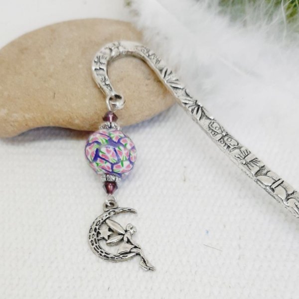 marque pages f&eacute;e sur lune argent&eacute; et perle violet effet mosaique faite &agrave; la main