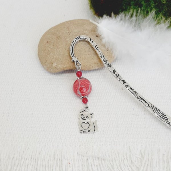 seitenmarken anh&auml;nger katze mit herz und handgemachter perle farbe grau und erdbeere