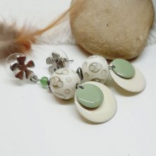 beige Ohrringe in modischen Trendfarben und mandelgrün mit handgefertigten Perlen 