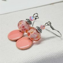handgefertigte lachsrosafarbene Designer-Ohrringe mit transparenter Perle