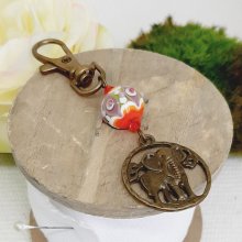 Schlüsselanhänger Elefant bronzefarben und wunderschöne handgefertigte Perle aus gesponnenem Glas