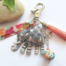 Taschenschmuck mit großem Elefantenanhänger aus altsilbernem Silber mit Perle und passendem Band für ein einzelnes Modell