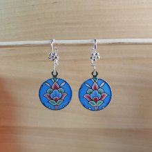 Hängende Ohrringe mit illuminierter Blume und Arabesken blau/silber/grün/rosa