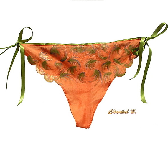 Lingerie de soie string en soie plumettes anis bronze sur orange 