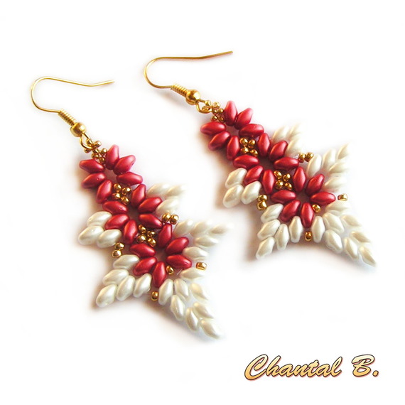 boucles d'oreilles pendantes perles tissées corail blanc et doré