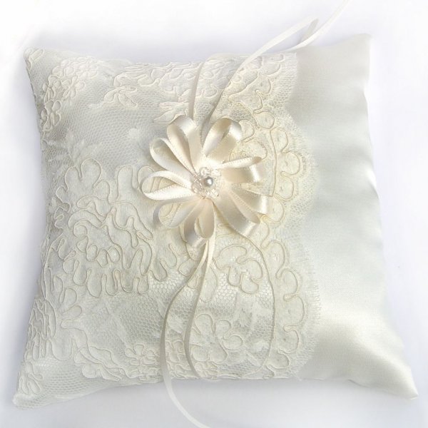 Clips f&uuml;r Brautschuhe mit Satinschleife und Elfenbeinspitze