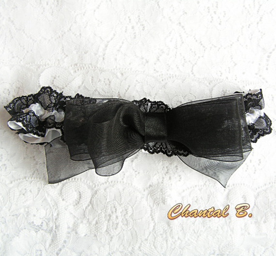 Strumpfband Braut Satin weiß Spitze schwarz Wanda Thema Barock