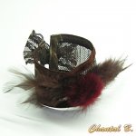 SUR COMMANDE - Bracelet manchette pompon fourrure plumes chocolat