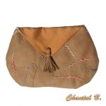 Pochette aus Wildleder und Seide in Beige