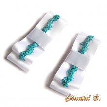 Schuhclips Hochzeitsknoten Satin weiß und Spitze blau türkis Accessoire Zeremonie Abend chic