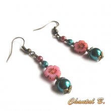 boucles d'oreilles fleur perle de boh&egrave;me rose perle &eacute;meraude et bronze
