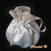 Petite bourse de mari&eacute;e ou demoiselle d'honneur satin ivoire et dentelle