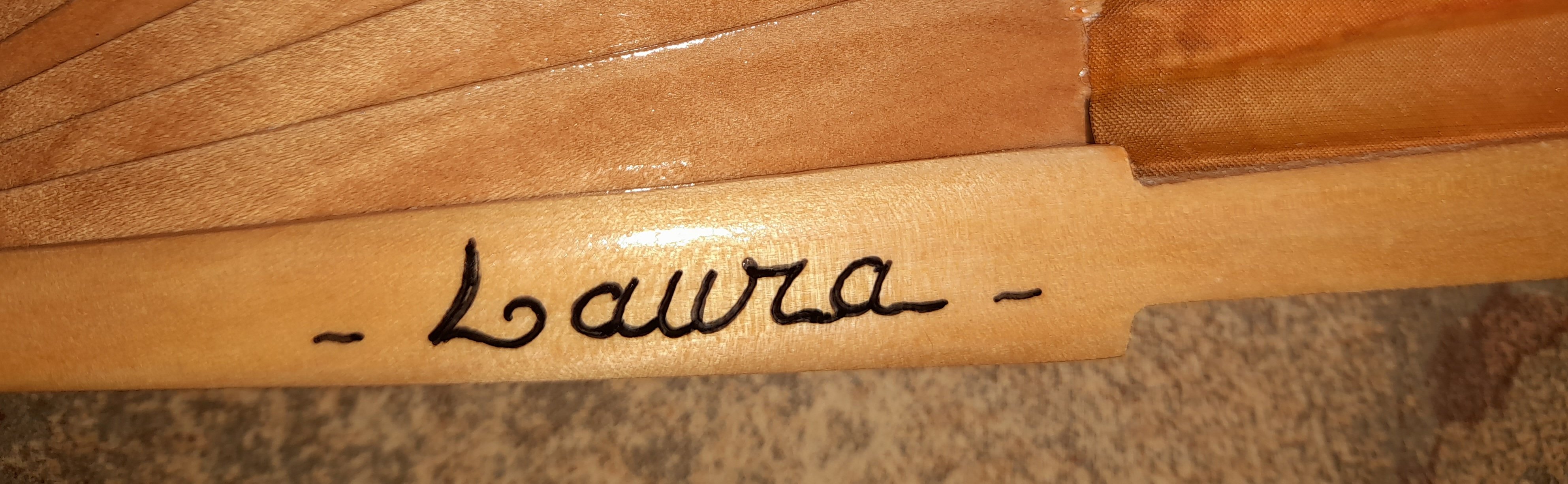 Fleur de mon coeur, &eacute;ventail en satin dessin&eacute; et peint &agrave; la main 