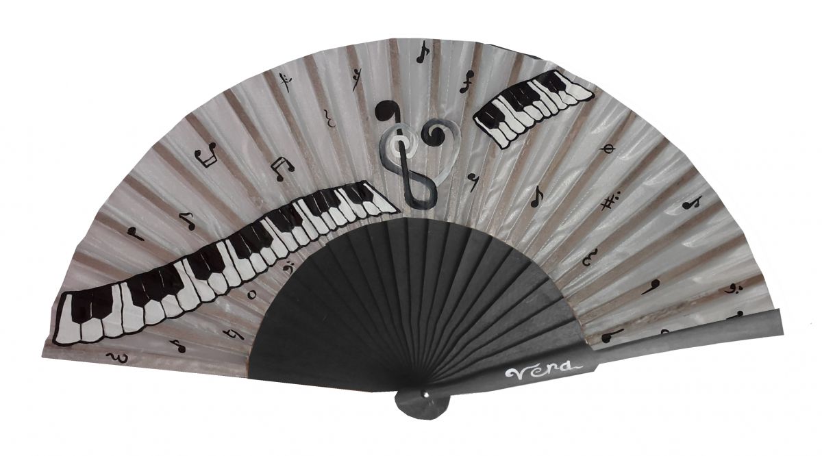 Handgezeichneter und handbemalter Satinfächer "Piano Pianissimo".