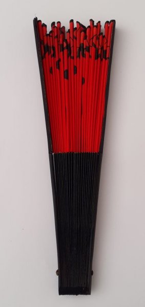 Handgezeichneter und handbemalter Satinf&auml;cher "Malaga".