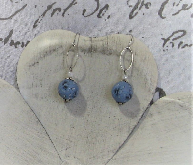 Boucles d'Oreilles Femme Bleu et Blanc sur Anneau Oval