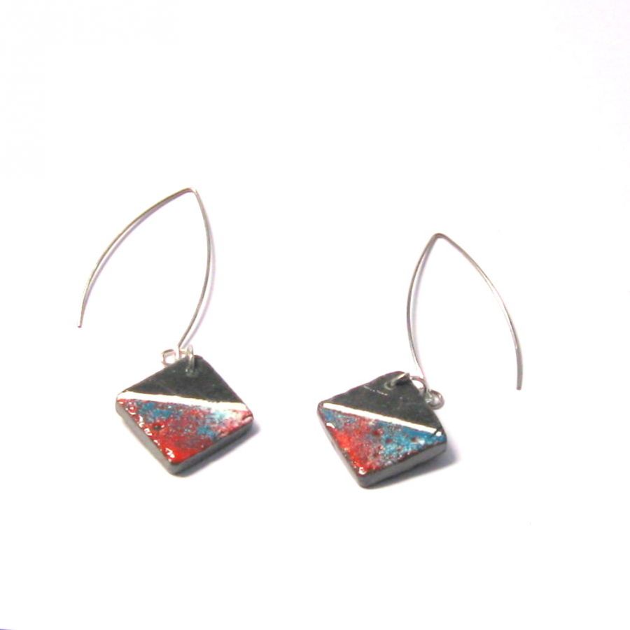 Longues Boucles d'oreille pour Femme en Ardoise Emaillée Bleu et Rouge montées sur un pendant en acier Inoxydable, Création Artisanale