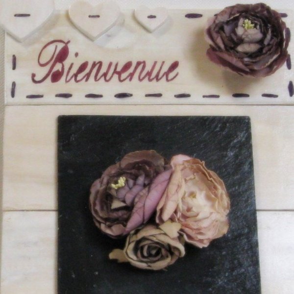 Blumenbild "Bienvenue" im Shabby Chic Stil aus recyceltem Holz und Schiefer, Einzelanfertigung