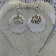 Boucles d'Oreille Fantaisie pour Femme, Eléphants sur perle nacrée, Création Unique