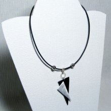 collier moderne triangles aluminium et ardoise