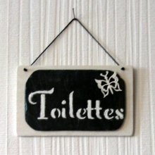 plaque de porte toilettes émaillé sur ardoise et bois