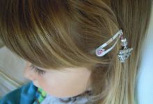 Kleine Haarspangen für Mädchen aus Perlen und Strasssteinen