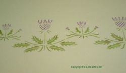 Schablonenfries mit Blumenmotiv 