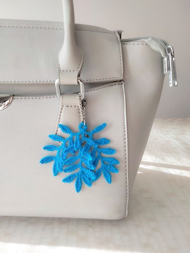 Taschenschmuck - Blätter - Electric Blue