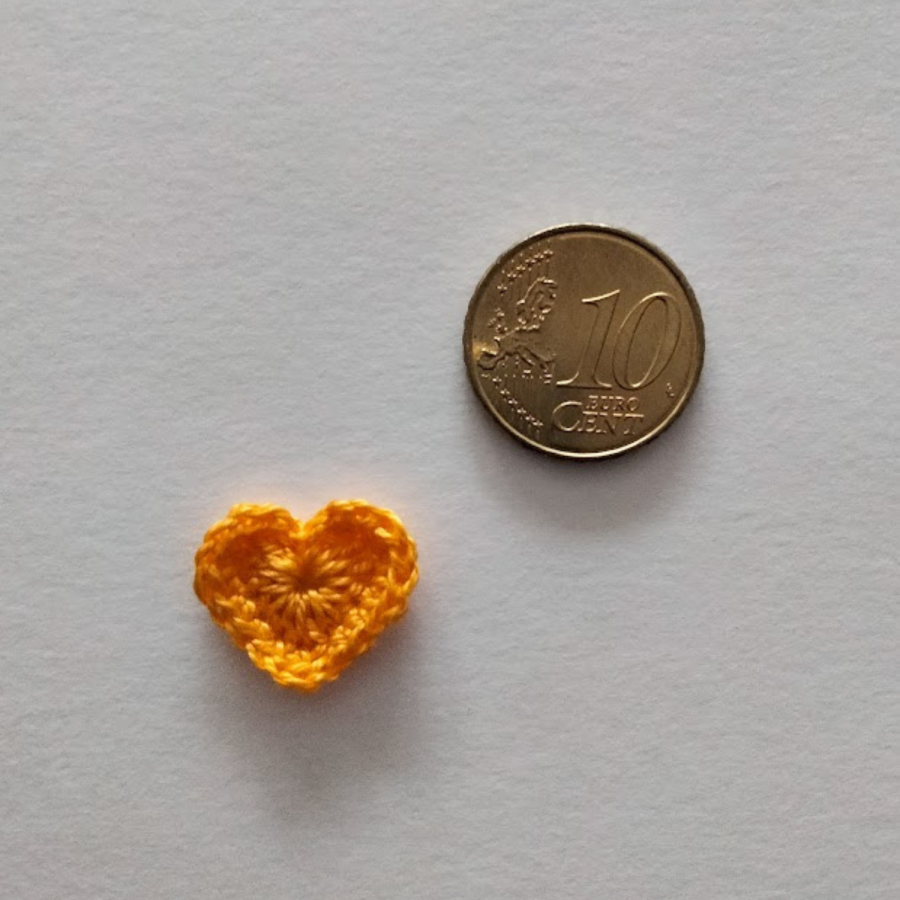 Kleines appliziertes Herz "goldgelb"