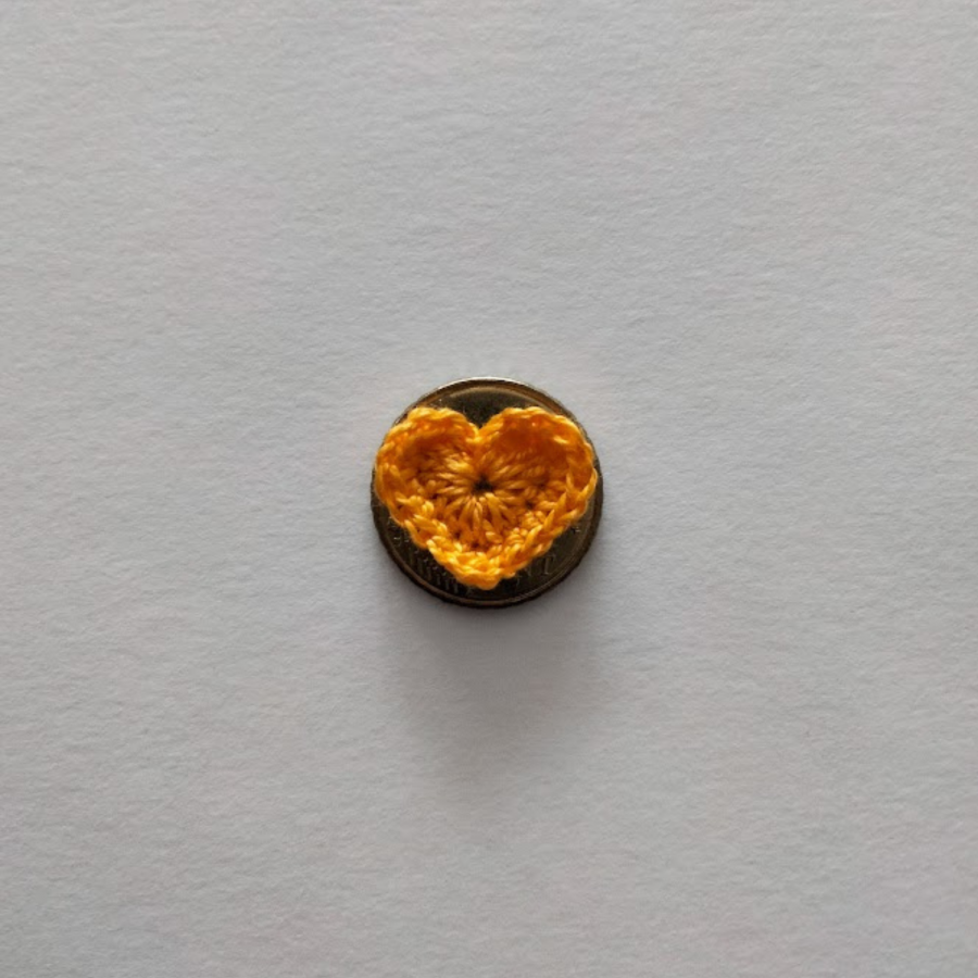 Kleines appliziertes Herz "goldgelb"