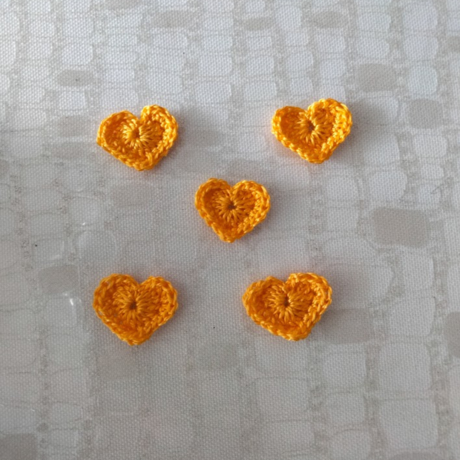 Kleines appliziertes Herz "goldgelb"