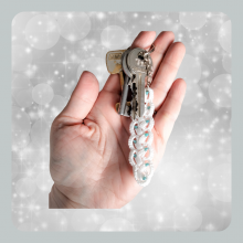 Schlüsselanhänger Weiß - türkisfarbene Perlen