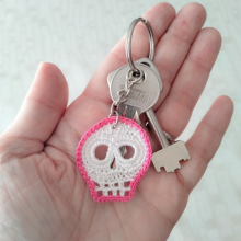 Schlüsselanhänger 'Totenkopf' Weiß und Pink