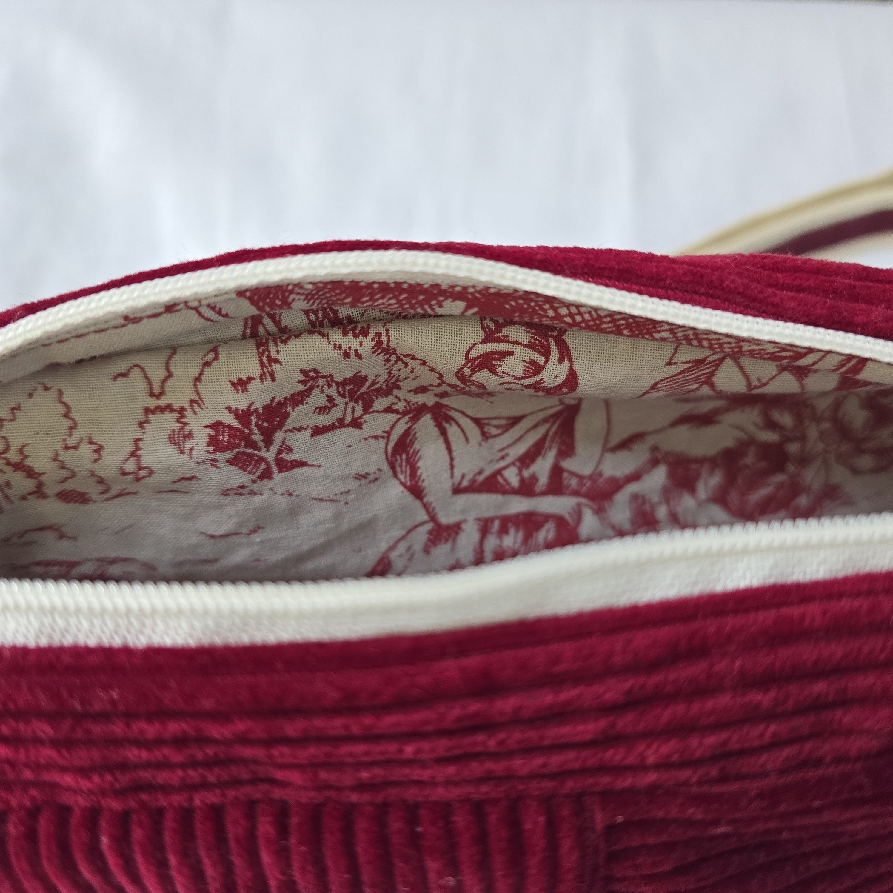 Sac banane r&eacute;invent&eacute; : design unique. &Eacute;co-conception et Style unique en mat&eacute;riaux recycl&eacute;s.