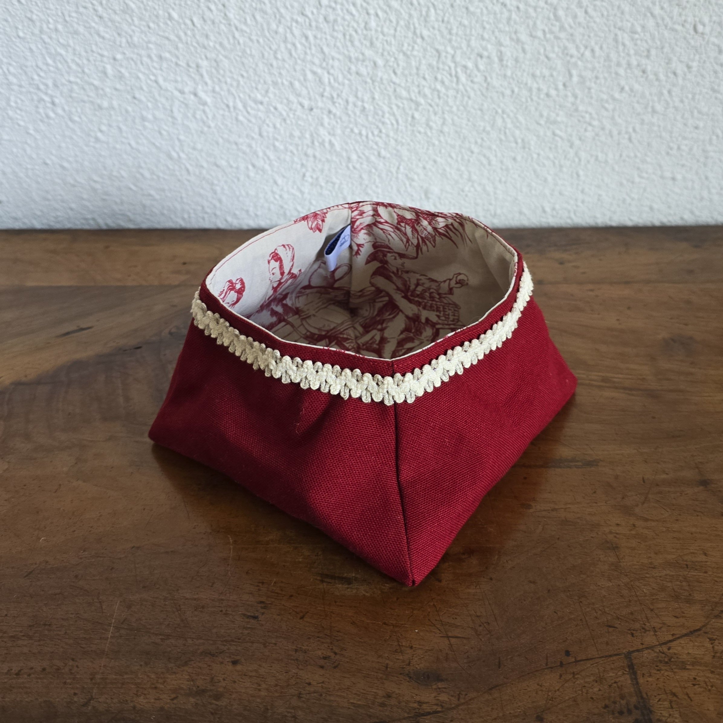 Vide poches en tissu coton &eacute;pais, doubl&eacute; de toile de jouy.