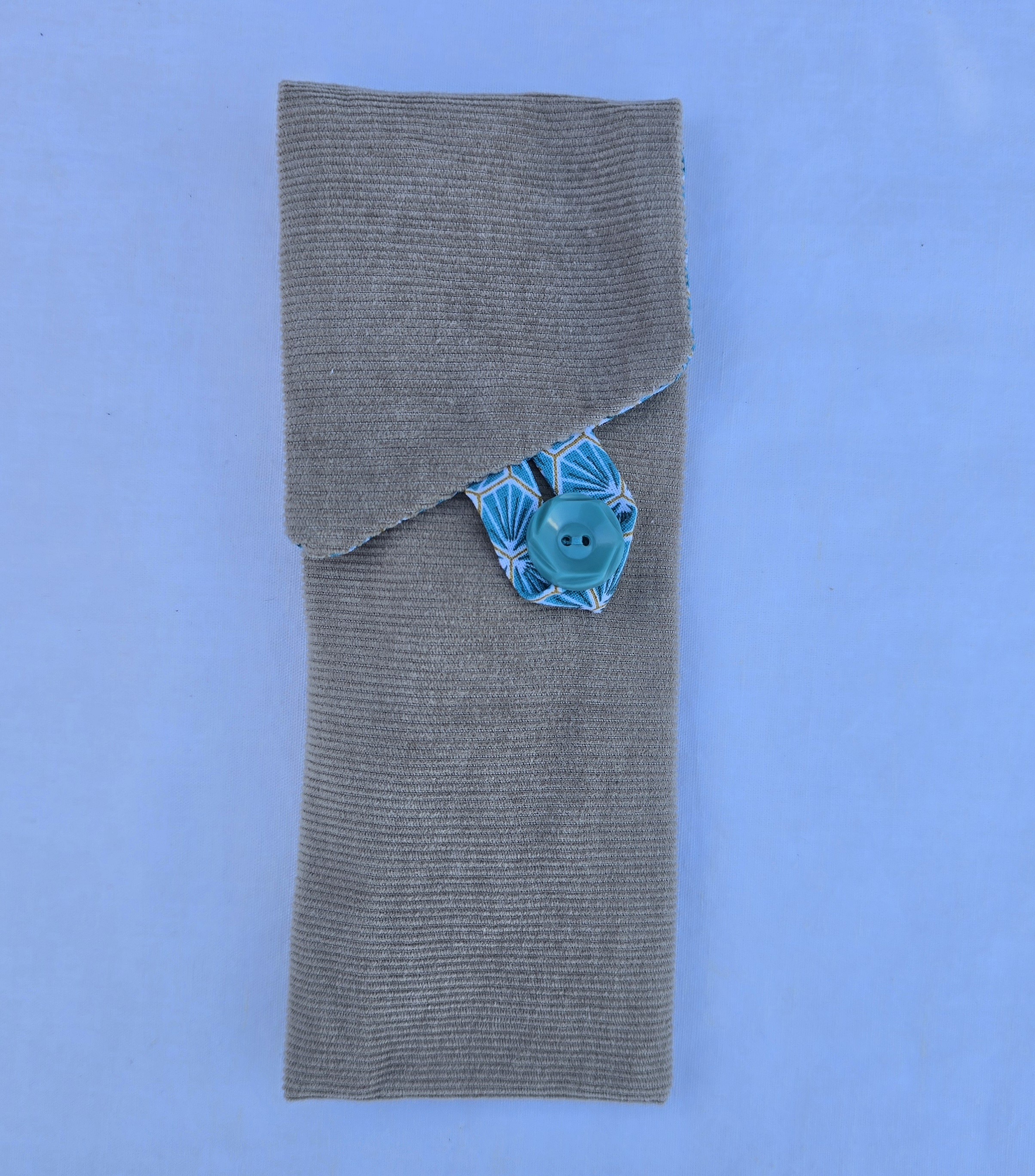 &Eacute;tui souple &agrave; lunettes ,en velours c&ocirc;tel&eacute; , doubl&eacute; de tissu coton imprim&eacute;. &Eacute;co-con&ccedil;u.