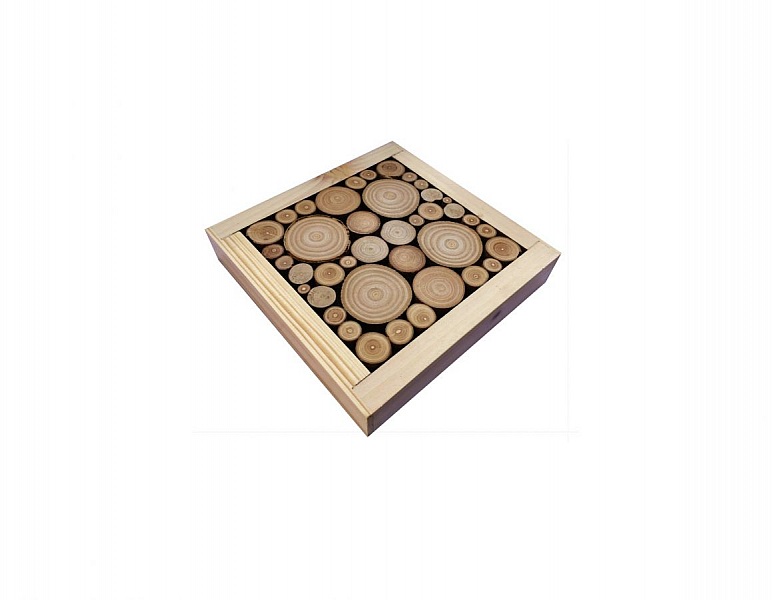 Untersetzer aus Lorbeer-/Haselnussholz, umkehrbar in Sch&auml;lchen mit Jacquard-Herzdekor