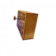 Rechteckige Wandgarderobe aus honigfarbenem Rundholz mit 1 Kleiderhaken und Schlüsselanhänger 30x20 cm