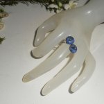 Origineller Ring aus 925er Silber mit Blumen und blauen Sodalitsteinen