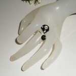 Origineller Ring aus 925er Silber mit Lampwork-Perle und schwarzem Kristall