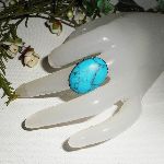 Cabochon-Ring mit ovalem Turquenitstein