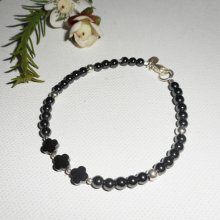 Originelles Armband mit Blumen und kleinen Steinen aus Hämatit mit Röhrchen aus 925er Silber