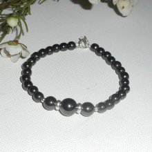 Armband aus Hämatitsteinen und 925er Silber