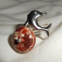 Origineller Ring aus 925er Silber mit Jaspisstein und Delphin